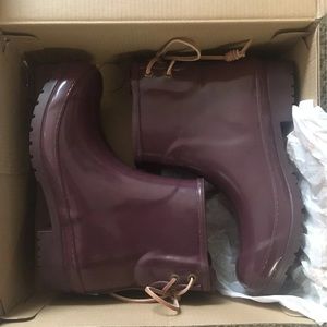 Sperry rain boots size 5